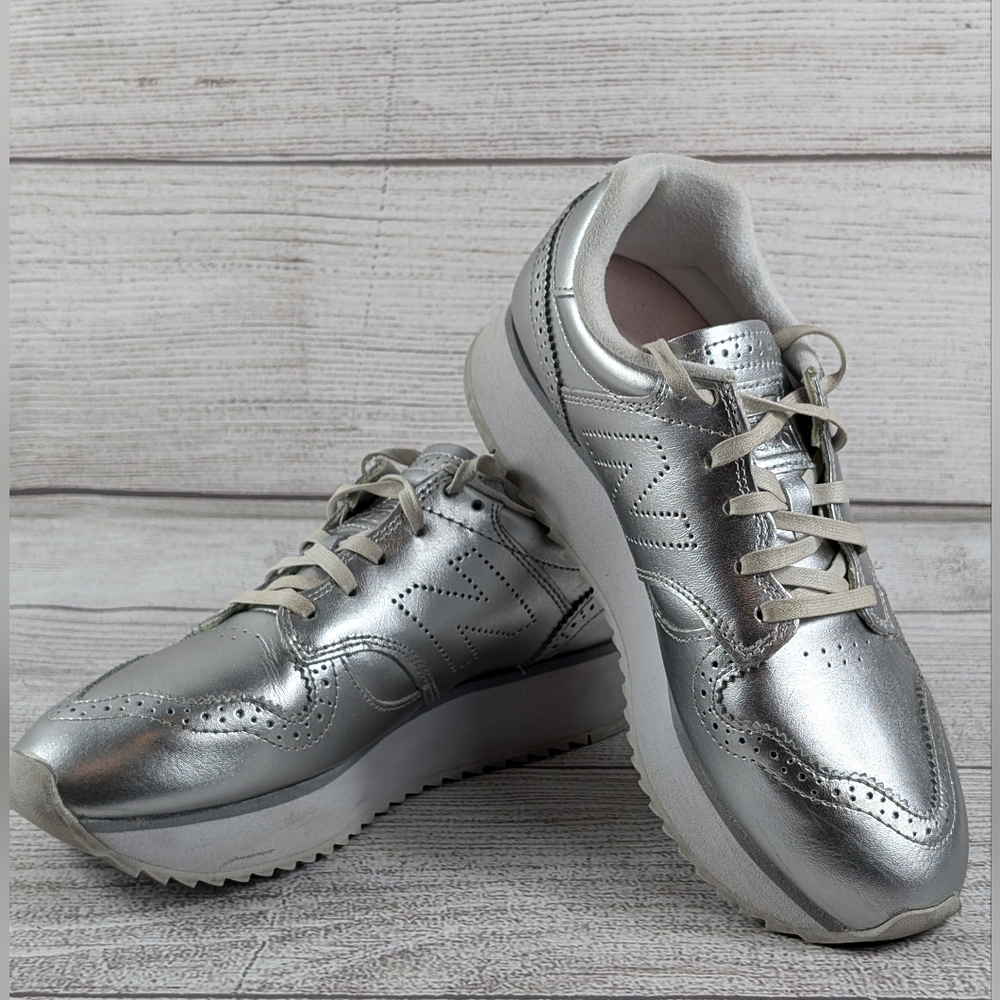 New Balance 520 platform sneaker- metallic silver- size 9